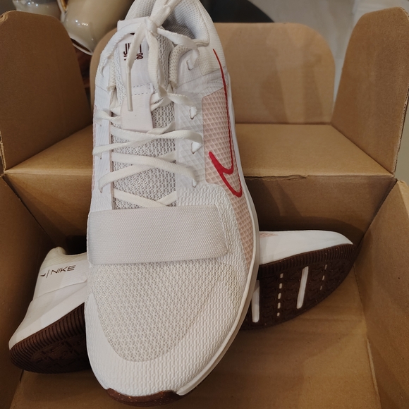 Nike Women's White and Pink Athletic Shoes - Picture 6 of 8